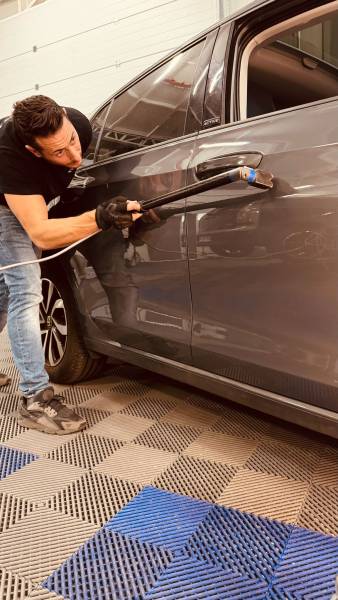 Réparation véhicule grêlée avec machine induction dsp