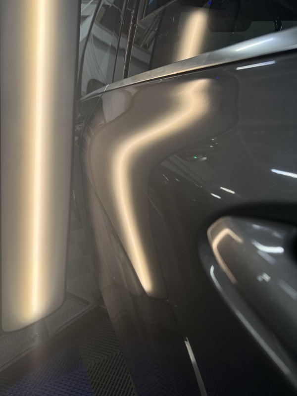 Réparer une porte arrière de Mercedes Classe B sans peinture à Marseille et Gémenos