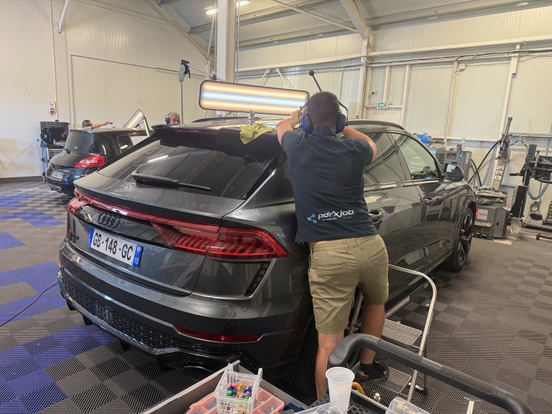 Réparation sans peinture sur Audi RSQ8 grêlée, intervention à Marseille – Aubagne


