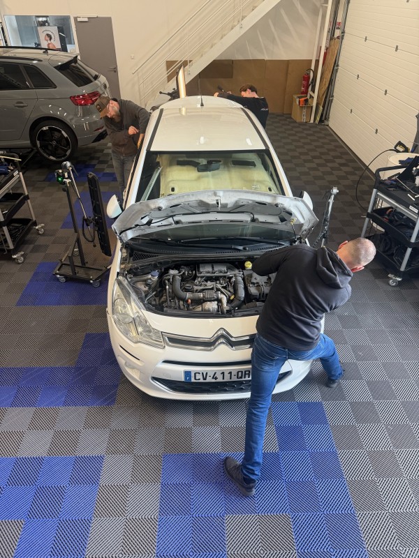 Comment lever les bosses de grêle sur une carrosserie ?