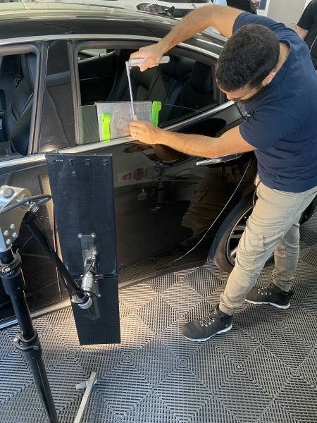 Débosselage sans peinture sur porte arrière de Maserati chez PdrX-Center