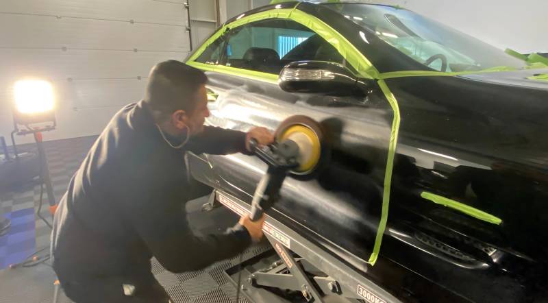 Polissage Protech avant passage du traitement sur la carrosserie