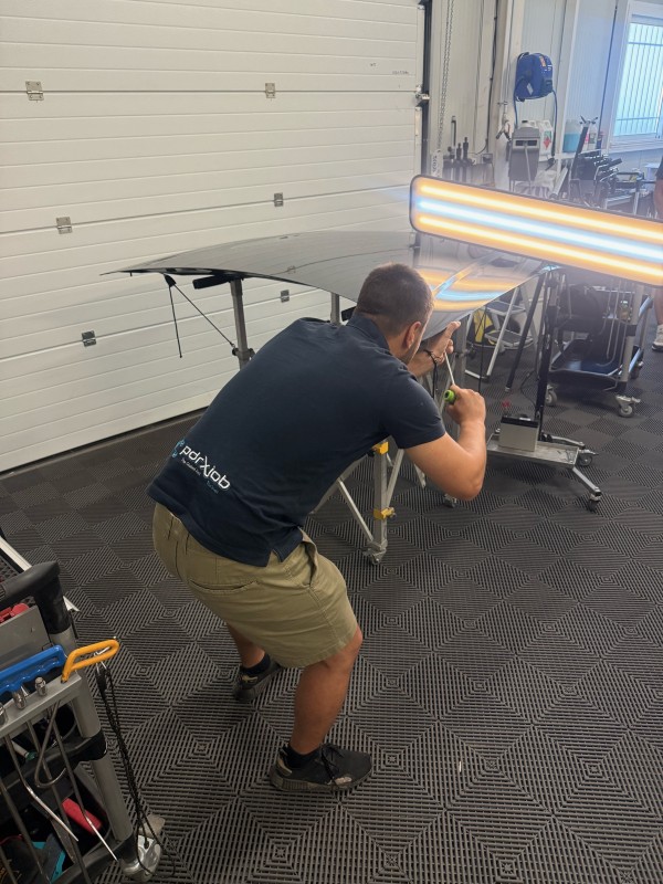 Réparation sans peinture sur Audi RSQ8 grêlée, intervention à Marseille – Aubagne

