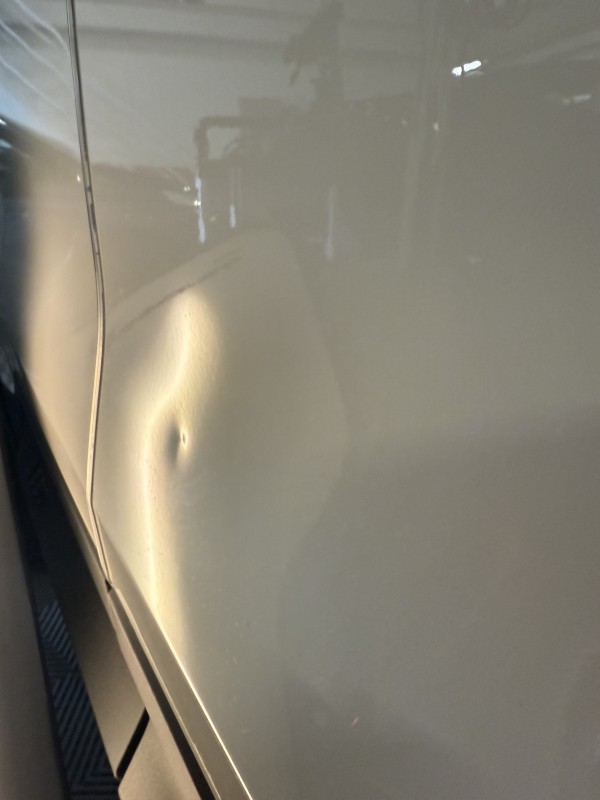 Réparer une bosse sur porte de Jeep sans repeindre à Marseille, Aix ou Gémenos proche de aubagne 13