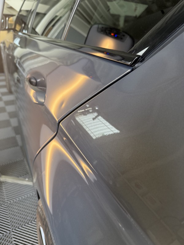 Enlever 2 bosses sur carrosserie de BMW M5 sans repeindre à Marseille et Gémenos